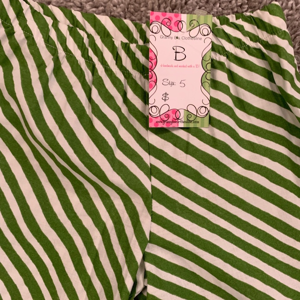 Girl’s bottom - Picture 4 of 4